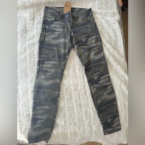 EXPRESS JEANS Camo Print- Ankle Leggings (Stella Low Rise)
